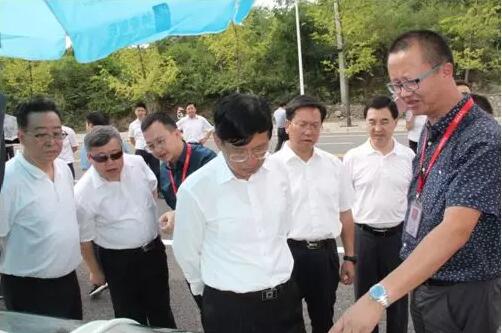 金狮贵宾会_尊贵显赫大健康医药产业园迎来贵阳市半年经济工作会现场观摩组3.jpg